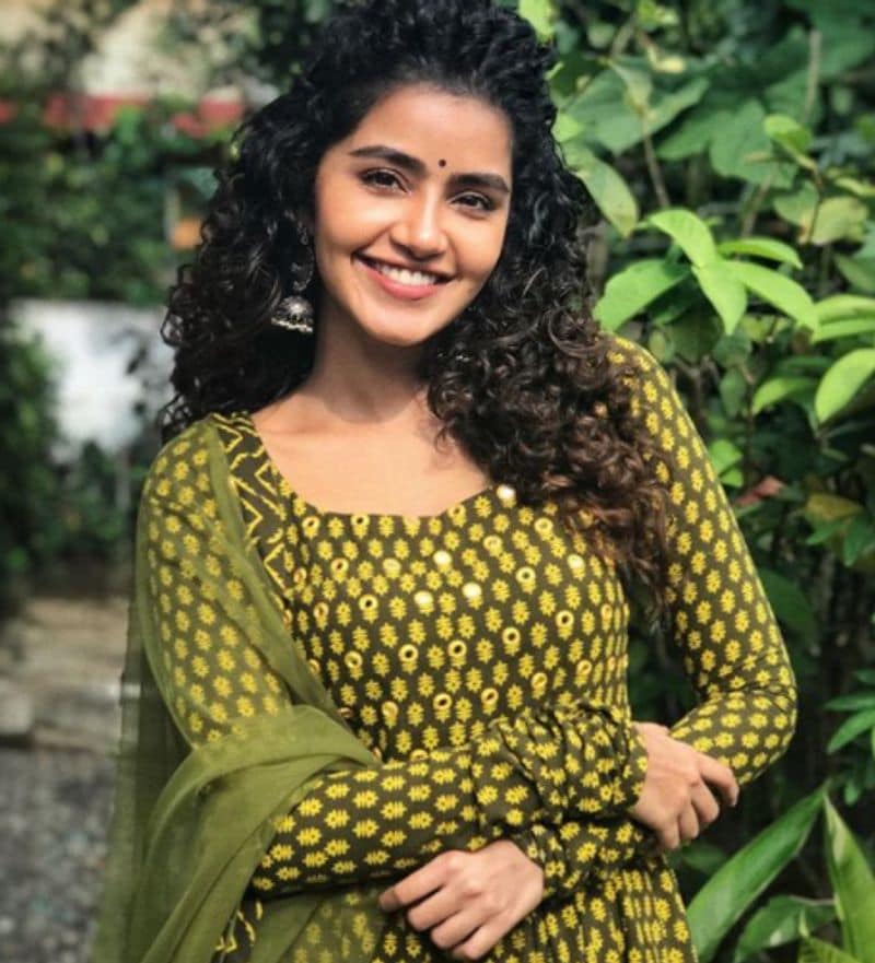 <p>ವಿಶೇಷ ಎಂದರೆ ಇಬ್ಬರೂ ಜೊತೆಗೇ ರಜೆ ತೆಗೆದುಕೊಂಡಿದ್ದಾರೆ.</p>