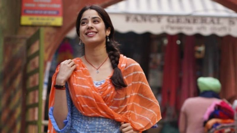 <p>একের পর এক ছবি মুক্তির পর থেকেই তাঁকে কড়া সমালোচনার মুখে পড়তে হয়েছে। আর প্রতিবারই এসেছে একটাই নাম, আলিয়া ভাট। </p>