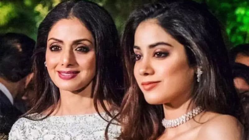 <p>জাহ্নবীর কথায়, শ্রীদেবী নিজেও মন থেকে ছিলেন ঠিক এমনটাই। নিজেও তিতি কাজের জায়গাতে অহংকারকে স্থান পেতে দেননি।</p>