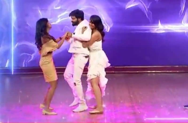 కాగా ఈ ఎపిసోడ్ కి బిగ్ బాస్ సోహైల్ ని కూడా రంగంలోకి దించారు. యాంకర్ వర్షిణి, అరియనాలతో సోహైల్ వేదికపై చేసిన రొమాన్స్ హైలెట్ గా ఉంది.