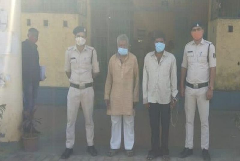 समझ नहीं रही थी इसलिए मार दिया
महिला के ससुर रामसहाय और भगत राम को पकड़कर जब पुलिस थाने लेकर आई तो इन्होंने इस पूरी घटना को लेकर कोई पछतावा नहीं दिखाया। दोनों का कहना था कि उसे संपत्ति में हिस्से को लेकर लगातार समझा रहे थे वह मान नहीं रही थी इसीलिए मार दिया और हमें इसका कोई पछतावा नहीं है।