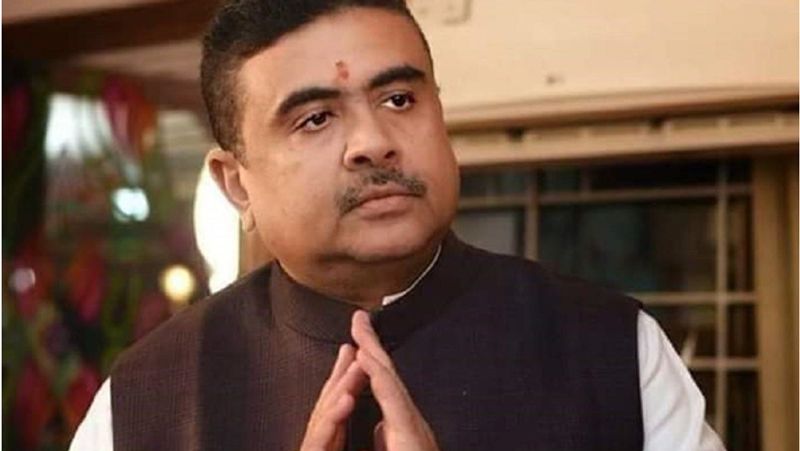 <p>শুভেন্দু ও সৌমেন্দু বিজেপিতে যোগ দিলেও, অধিকারী পরিবারের বাকি দুটি পদ্ম এখনও ফোটেনি। তবে রাজনৈতিক গতি প্রকৃতি যেদিকে এগোচ্ছে তাতে খুব শীঘ্রই শিশির অধিকারী ও দিব্যেন্দু অধিকারীর বিজেপিতে যোগ দেওয়ার সম্ভাবনা প্রবল।<br />
</p>
