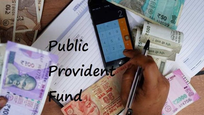 कुछ इम्प्लॉई वॉलियन्टरी प्रोविडेंट फंड (VPF) में निवेश का विकल्प चुनते हैं। इसमें सबसे ज्यादा टैक्स-फ्री रिटर्न मिलता है। वित्त वर्ष 2019-20 और 2020-21 के लिए पीएफ की ब्याज दर 8.5 फीसदी रखी गई है। वहीं, वॉलियन्टरी प्रोविडेंट फंड (VPF) में इम्प्लॉयर को सूचना देकर कॉन्ट्रियूबिशन बंद किया जा सकता है। इसमें जमा राशि रिटायरमेंट तक नहीं निकाली जा सकती है। (फाइल फोटो)