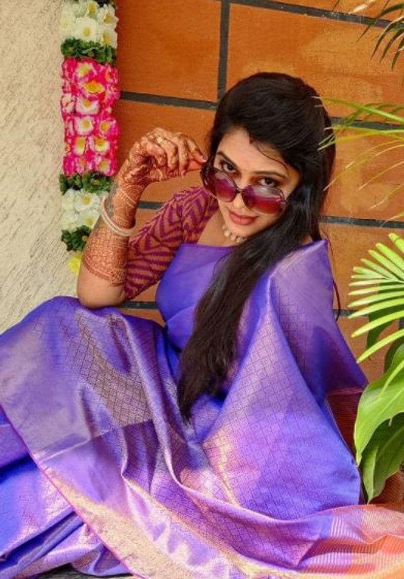 கலாச்சார உடையிலும் கலக்கல் போஸ் 