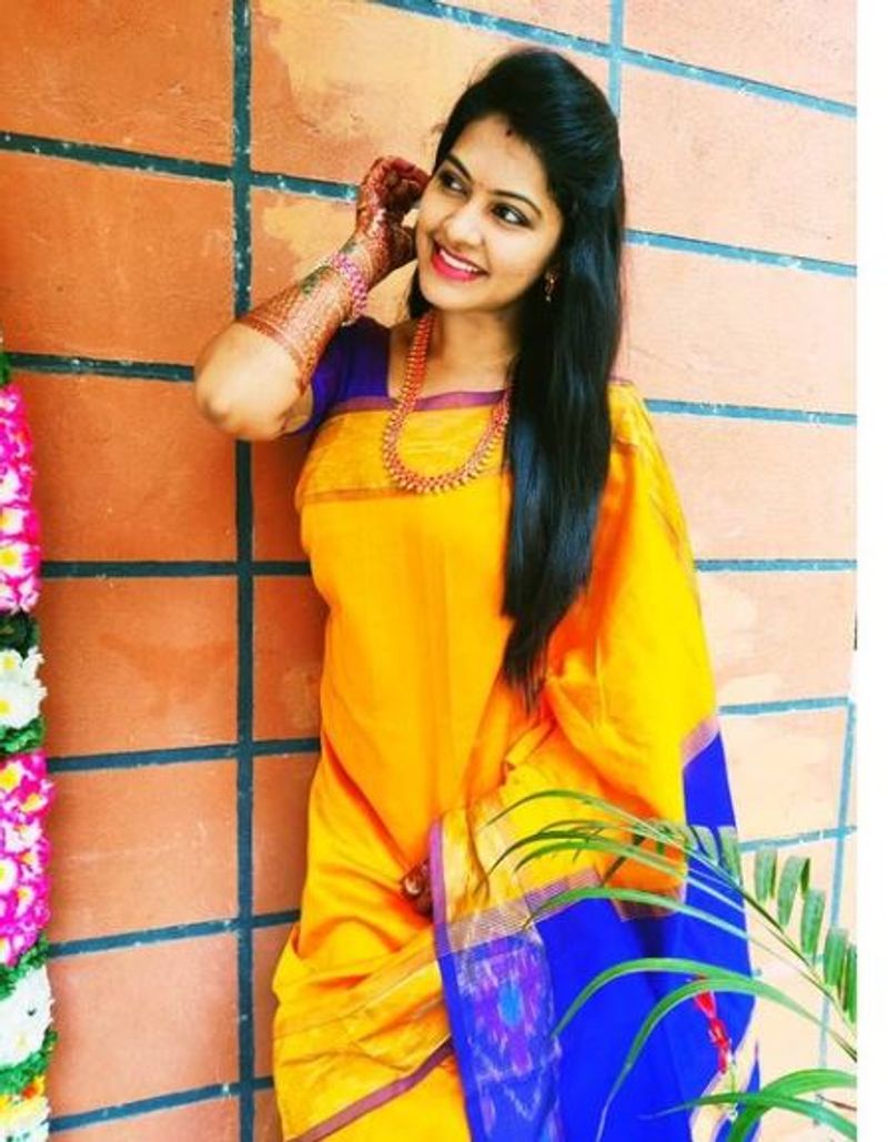 அளவான மேக்அப் போட்டு ஜொலிஜொலிக்கும் நாயகி 