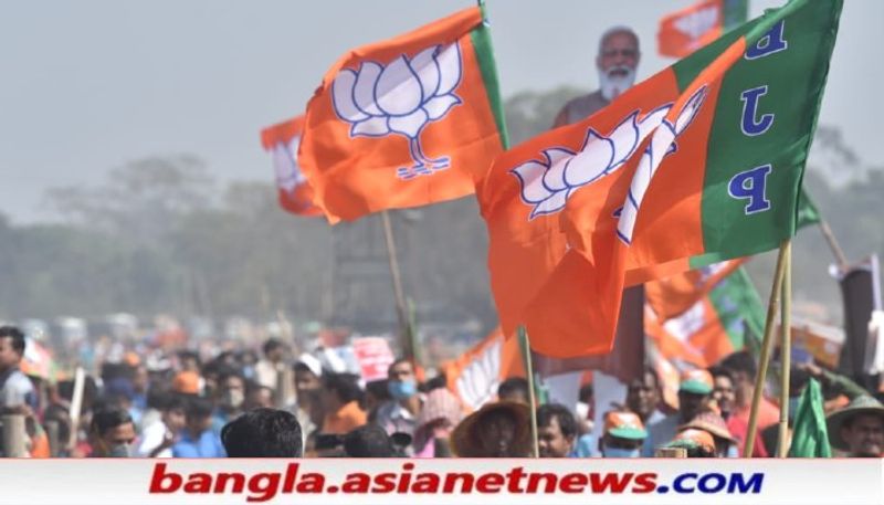 <p><br />
বিজেপি সূত্রে খবর, রবিবার বেলা ১১ নাগাদ দিল্লি থেকে বিমানে রওনা দেবেন মোদী। দুপুর ১ টা ২০ মিনিটে কলকাতা পৌছবেন তিনি। সেখান থেকে ১ টা ২৫ মিনিটে কলাকাতা বিমানবন্দর থেকে কপ্টারে রওনা দেবেন তিনি।</p>