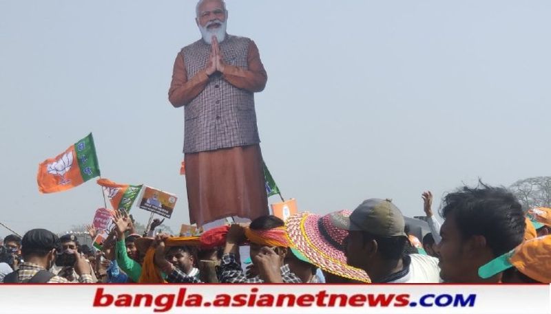 <p> ১ টা ৪৫ মিনিটে নামবেন রেসকোর্সের হেলিপ্য়াড ময়দানে।দুপুর দুটো নাগাদ মোদী পৌছবেন ব্রিগেড গ্রাউন্ডে। ব্রিগেডের কর্মসূচি সেরে ৩ টা ৪৫ মিনিটে কলকাতা বিমানবন্দরে ফিরে যাবেন মোদী। সেখান থেকে রওনা দেবেন দিল্লি।</p>