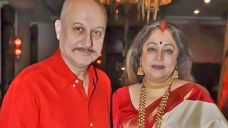 अनुपम खेर अपने 36 साल लंबे करियर में अब तक 500 से ज्यादा फिल्मों में काम किया है। लोगों ने उन्हें कहा था कि 'सारांश' में 65 साल के बुजुर्ग का किरदार निभाना उनके जीवन की सबसे बड़ी गलती हो सकती है लेकिन बाद में वही फिल्म उनके करियर के लिए मील का पत्थर साबित हुई।
