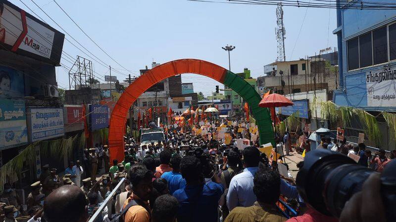 Thousands gather in Kumari to chant 'Vetrivel Veeravel' Amitsha floats in crowd of people ..