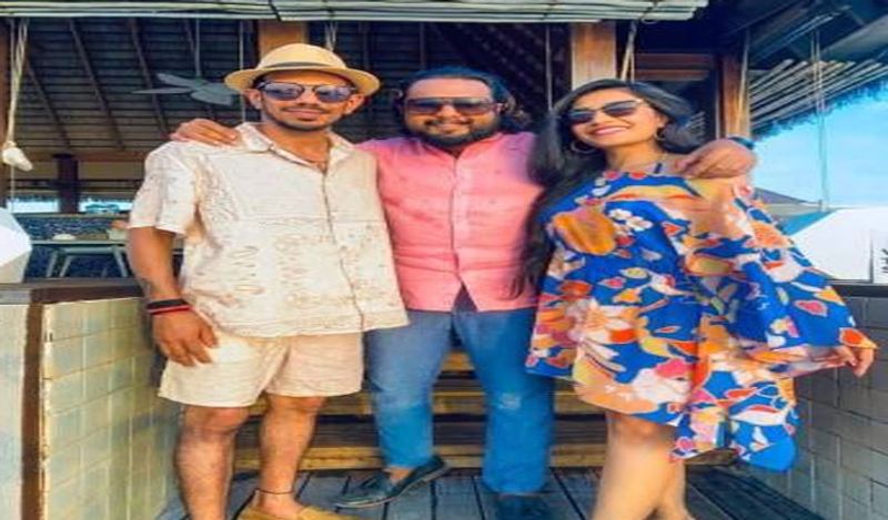 धनश्री ने भी अपने पति के साथ इस वेकेशन की कई फोटोज शेयर की है। इनमें कई फोटोज काफी क्रिएटिव भी हैं। चहल और धनश्री के साथ इस वेकेशन पर गए उनके फोटोग्राफर दोस्त ने दोनों के काफी रोमांटिक मोमेंट कैद किये हैं। 