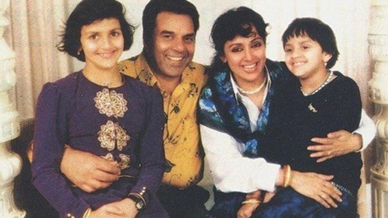 'जब मैं थोड़ी बड़ी हुई तो मैं अपने दोस्तों के घर खेलने जाने लगी। वहां मैं उनके मम्मी-पापा को साथ देखती थी तो मुझे तब समझ आता था कि क्यों डैड रोज हमसे मिलने आते हैं। दोनों ने हमें अच्छी परवरिश दी और इस बात को लेकर मुझे आज भी कोई शिकायत नहीं है।' 