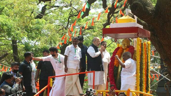 Amithsha pays homage to Kamaraj statue with rose garland .. Road show from Chettikulam to Veppamoodu .. Amithsha pays homage to Kamaraj statue with rose garland .. Road show from Chettikulam to Veppamoodu ..
