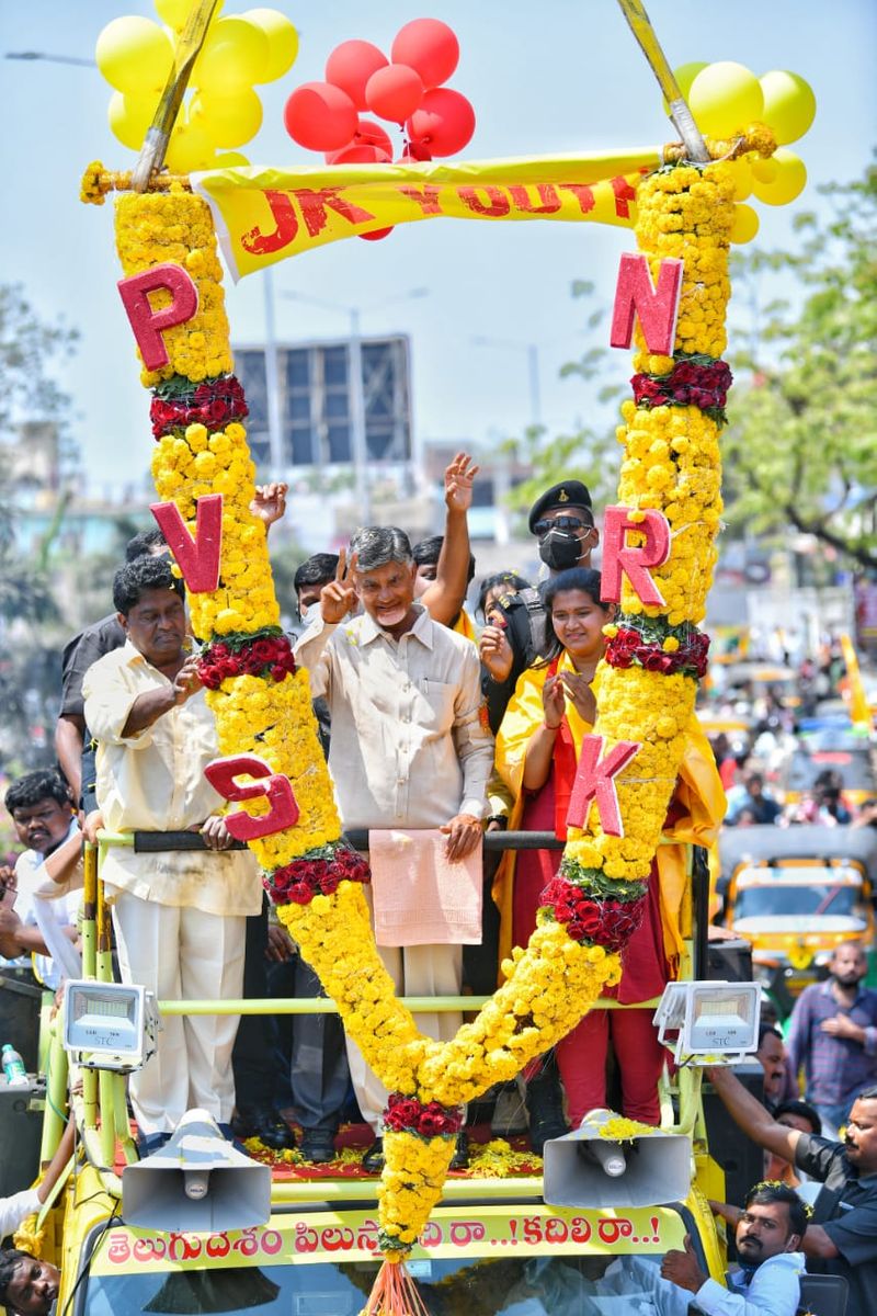 విజయవాడలో చంద్రబాబు రోడ్ షో
