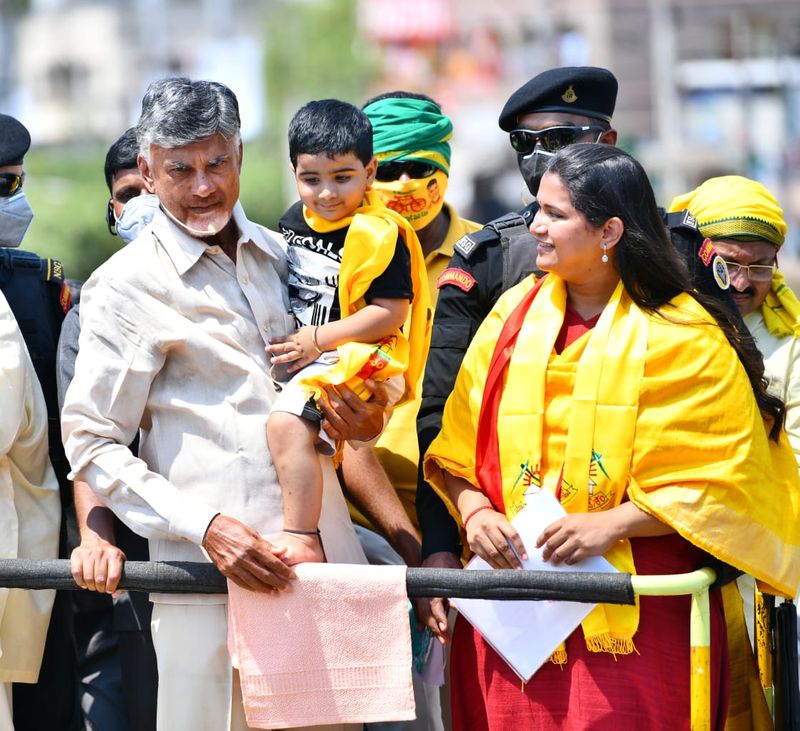 విజయవాడలో చంద్రబాబు రోడ్ షో