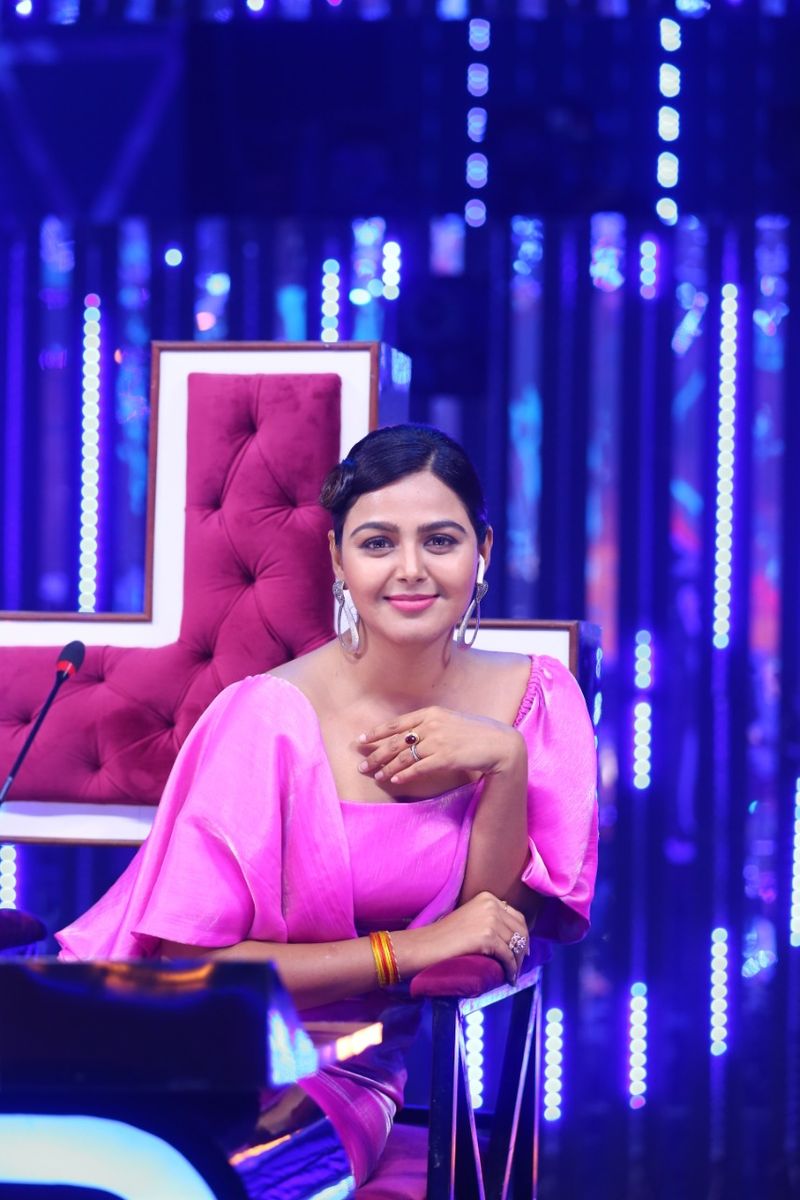 మోనాల్ ప్రస్తుతం స్టార్ మాలో `డాన్స్ ప్లస్` షోలో జడ్జ్ గా వ్యవహరిస్తున్న విషయం తెలిసిందే.