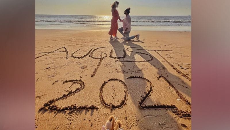 उन्होंने इंटरव्यू के दौरान बताया- मैंने सुयश को प्रेग्नेंसी टेस्टिंग किट लाने के लिए कहा और तब हमें पता चला कि मैं प्रेग्नेंट हूं। यह हैरान करने वाला था क्योंकि हम इसकी उम्मीद नहीं कर रहे थे। हमने यह प्लान नहीं किया था। शुरुआत में यह बड़े झटके की तरह था लेकिन बाद में यह सुखद सरप्राइज बन गया।