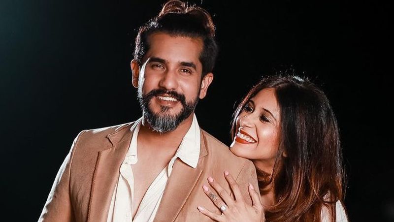 सुयश ने इंस्टाग्राम पर एक पोस्ट में किश्वर के साथ फोटो शेयर करते हुए अपने फैंस को इसकी जानकारी दी। सुयश ने लिखा- मैं तेरे बच्चे का बाप बनने वाला हूं, हमें अगस्त का इंतजार है।