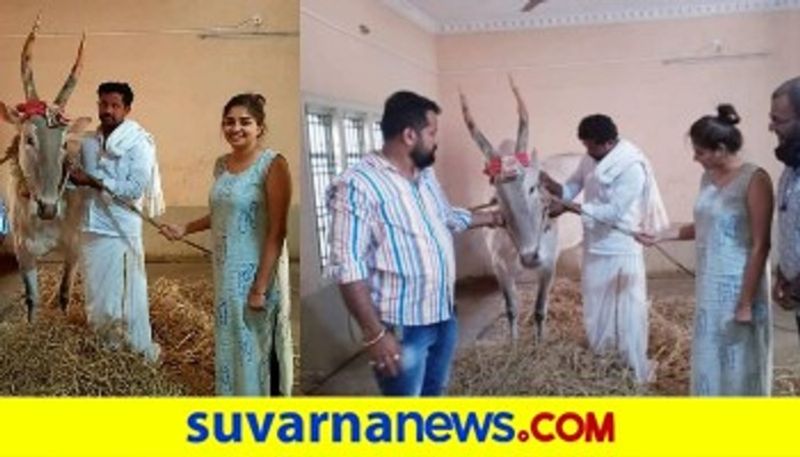 ಹೊಳೆ ಆಂಜನೇಯಸ್ವಾಮಿ ದರ್ಶನವನ್ನು ನಟಿ ಪಡೆದಿದ್ದಾರೆ.