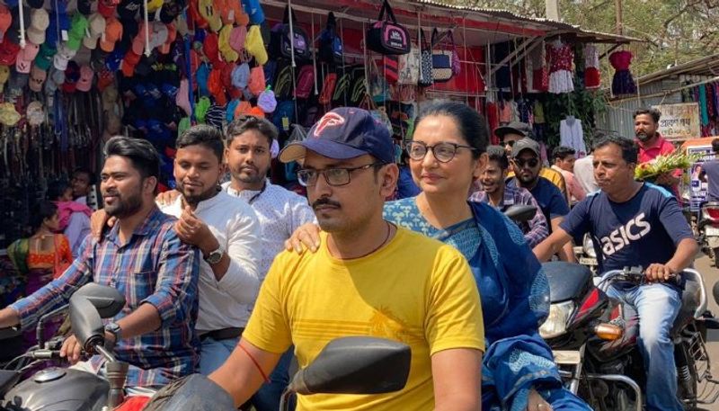 <p>এই বিধানসভাতে স্থানীয় একদল তৃণমূল কর্মীর টিকিট নিয়ে প্রত্যাশা ছিল ৷ ফলে টিকিট না পেয়ে ক্ষোভ রয়েছে একদল কর্মীর মধ্যে ৷ তাই কর্মী বৈঠকে হাজির হয়ে প্রথমে সকলকে একতার বার্তা দেন জুন মালিয়া ৷ তিনি বলেন- সকলেরই পরিবার রয়েছে ৷ সেই পরিবারে সকলেরই ঝগড়া, রাগারাগি. হয় ৷ এখানে দিদি-র পরিবার সারা বাংলা জুড়ে ৷ দশ কোটি মানুষের পরিবারেও রাগ, অভিমান ভালোবাসাও রয়েছে ৷ কিন্তু আমরা তা পরিবারের মতোই মিটিয়ে নেবো ৷ </p>