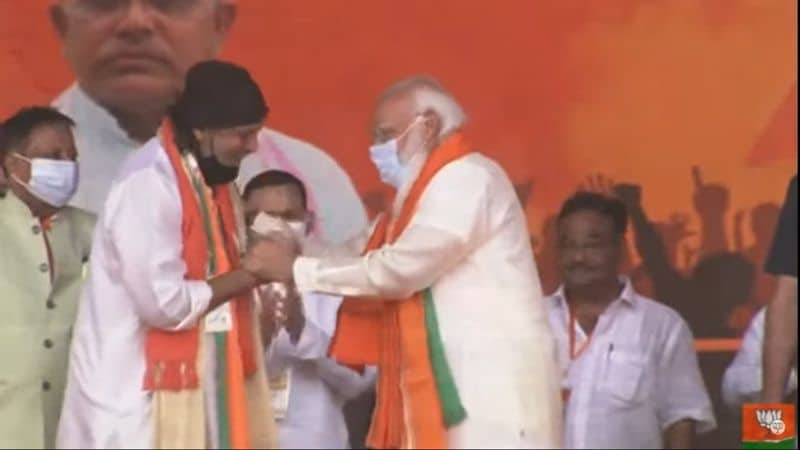 <p>আজ আমাদের মাঝে বাংলার ছেলে মিঠুনদা রয়েছেন তাঁর লড়াই সবার কাছে দৃষ্টান্ত।</p>