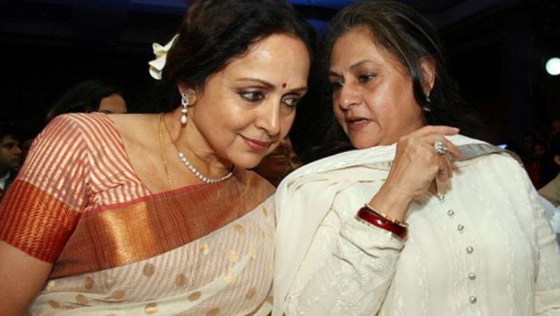 बता दें कि जया ने 1971 में आई फिल्म गुड्डी से अपने करियर की शुरुआत की थी। अपने 50 साल के करियर में जया ने कई हिट फिल्मों में काम किया। उन्होंने उपहार, जवानी दीवानी, परिचय, पिया का घर, समाधी, कोशिश, शोर, जंजीर, मिली, चुपके-चुपके, शोले, नौकर, सिलसिला, कभी खुशी कभी गम, कल हो ना हो जैसी फिल्मों में काम किया है।