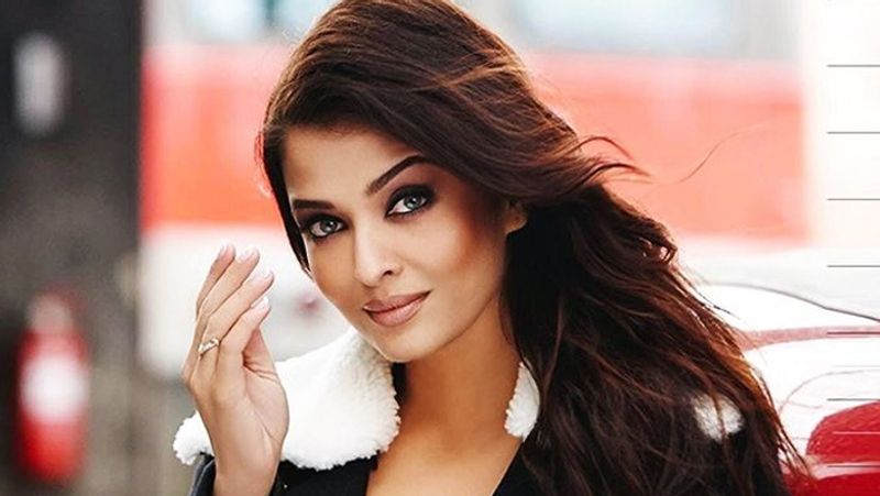 <p>বলিউডের মোস্ট গর্জিয়াস লেডি ঐশ্বর্য রাই বচ্চনকে নিয়ে সরগরম পেজ থ্রি-র পাতা। রিল থেকে রিয়েল তারকাদের পুরোটাই যেন গসিপে মোড়া। এবং সেই তালিকায় নিঃসন্দেহে রয়েছে বলিউডের অন্যতম জনপ্রিয় অভিনেত্রী ঐশ্বর্য রাই বচ্চন। </p>