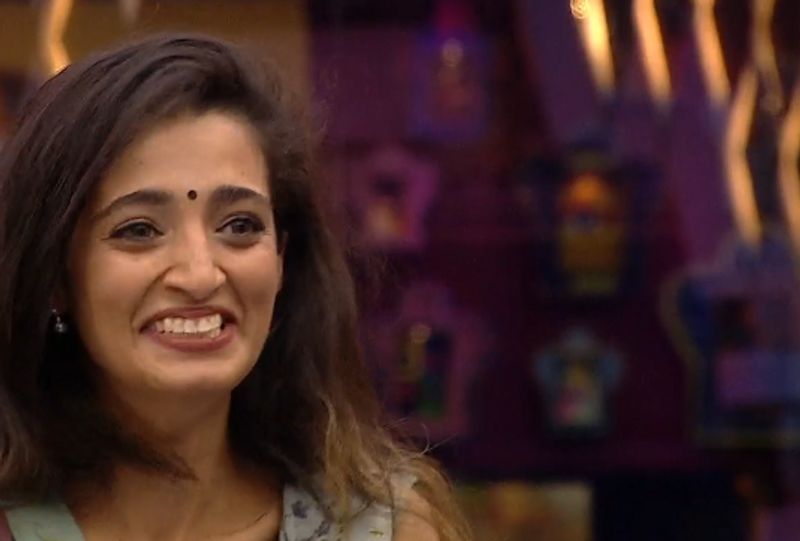 എന്നാല് കേള്ക്കുന്ന ആള്ക്ക് കൂടി തോന്നണ്ടേയെന്ന് മോഹൻലാല് ചോദിച്ചു.