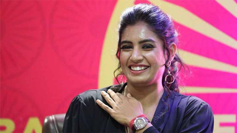 मिताली के क्रिकेट करियर की बात करें, तो उनके नाम वनडे में 6938 रन, टी20 में 2364 रन और टेस्ट में 663 रन दर्ज है। उन्होंने 19 साल की उम्र में टेस्ट मैच में दोहरा शतक लगाया था तब मिताली राज ने 407 गेंद में 214 रन बनाए थे।