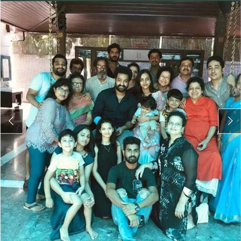 ఎన్టీఆర్ ఫ్యామిలీ అరుదైన దృశ్యం.