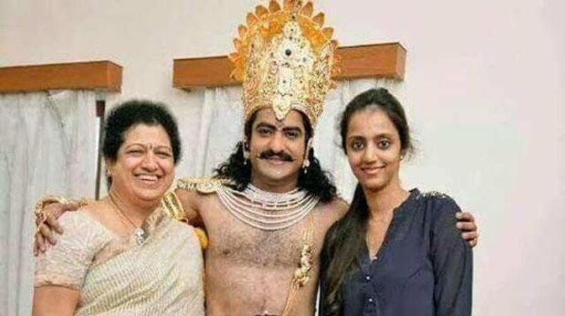 `యమదొంగ` చిత్ర సమయంలో అమ్మ, భార్యతో ఎన్టీఆర్.