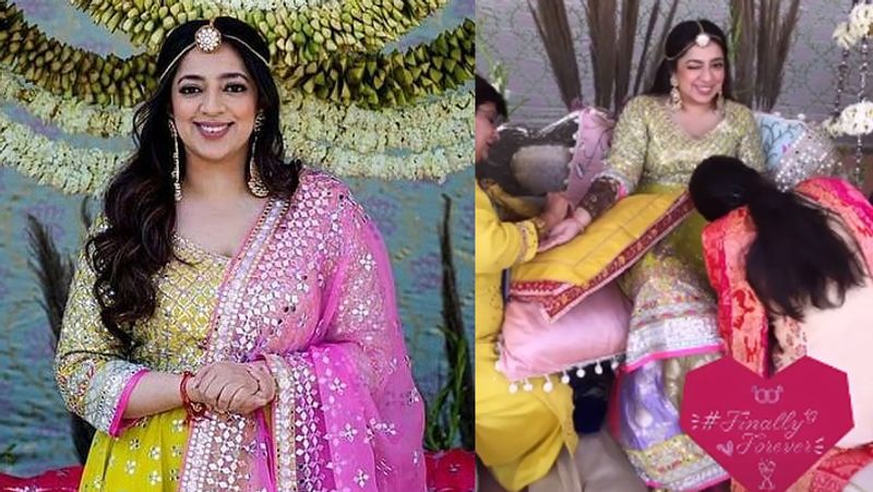 बिंदिया गोस्वामी की बेटी निधि और बिनॉय ने 29 अगस्त, 2020 को सगाई की थी। पहले दोनों दिसंबर में ही शादी करना चाह रहे थे। लेकिन फिर उन्हें लगा कि कोरोना की वजह से वो अपनी शादी में ज्यादा लोगों को इन्वाइट नहीं कर पाएंगे तो उन्होंने अपना फैसला बदल दिया।