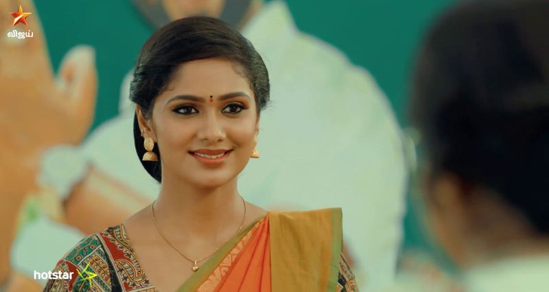 இந்த சீரியல் குறிப்பாக கடந்த 6 மாதமாக, பல்வேறு திருப்பங்களுடன் பரபரப்பாக ஓடி வருகிறது. 