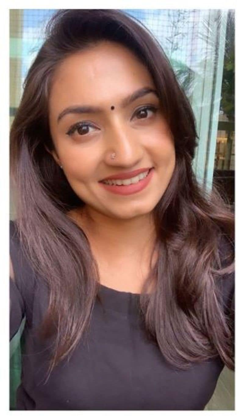 <p>ಸದಾ ಮಾತನಾಡುತ್ತಾ, ಏನಾದರೂ ಮಾಡುತ್ತಿದ್ದರೆ ಮಾತ್ರ ಬಿಬಿ ಮನೆಯಲ್ಲಿ ಬರಲು ಸಾಧ್ಯ. ನೀವು ಇಷ್ಟ ಸೈಲೆಂಟ್ ಆದರೆ ಇರುವುದು ಗೊತ್ತಾಗುವುದಿಲ್ಲ ಎಂದು ಪ್ರೀತಿಯ ಎಚ್ಚರಿಕೆ ನೀಡಿದ್ದಾರೆ ಅಭಿಮಾನಿಗಳು.</p>