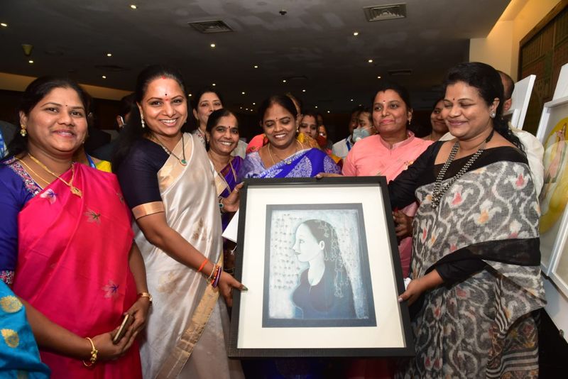 ''టీ- ప్రైడ్ ద్వారా తెలంగాణ ప్రభుత్వం దళిత మహిళలు పారిశ్రామికంగా ఎదిగేందుకు ఆర్థిక చేయూతనిస్తోంది. డిక్కీ అనేక మంది దళిత పారిశ్రామికవేత్తలను తయారు చేస్తోంది. డిక్కీ తెలంగాణ సమాజానికి చేస్తున్న సేవలకు అభినందనలు'' అని కవిత తెలిపారు.