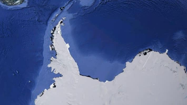 Antarctica gives birth to worlds largest iceberg-dnm Antarctica gives birth to worlds largest iceberg-dnm