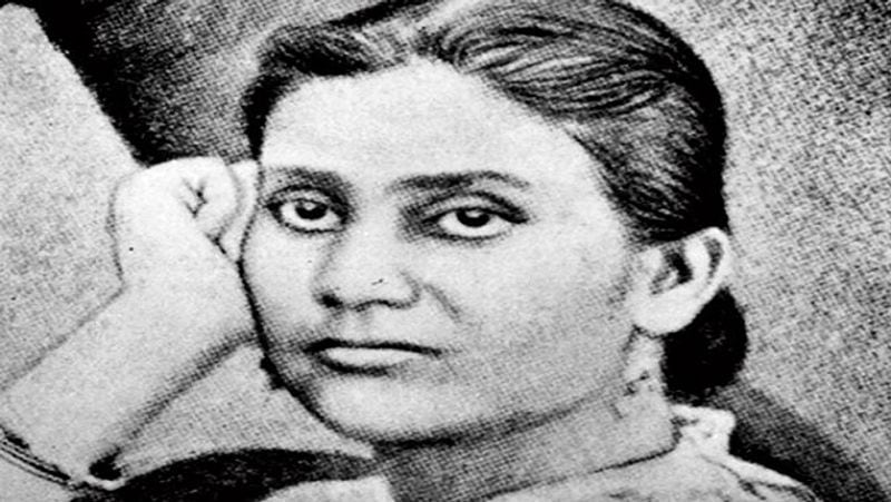 कादंबिनी गांगुली ने भारतीय राष्ट्रीय कांग्रेस के साल 1889 के मद्रास अधिवेशन में भाग लिया। कांग्रेस के इतिहास में वे किसी अधिवेशन में भाषण देने वाली पहली महिला थीं। साल 1906 के कलकत्ता कांग्रेस अधिवेशन के मौके पर आयोजित महिला सम्मेलन की अध्यक्षता भी कादंबिनी गांगुली ने ही की थी। उस समय के विख्यात अमेरिकी इतिहासकार डेविड ने लिखा है कि कादंबिनी गांगुली अपने समय की सबसे स्वतंत्र विचारों वाली महिला थीं। (फाइल फोटो)