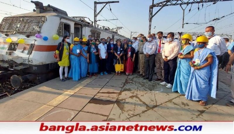 <p><br />
নারীদিবসে মহিলা ট্রেন চালককে বিশেষ সম্মান জানালো রেল। </p>