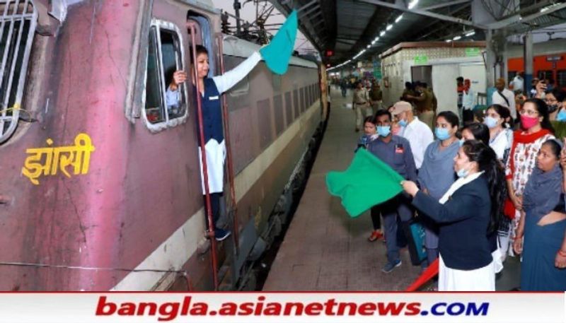 <p> সিগন্যালিং এর দায়িত্ব সামলানো পাশাপাশি এই মহিলারই সমাজকে অনুপ্রেরণা দেন, ভারতকে বানান বিশ্ব সেরা।</p>