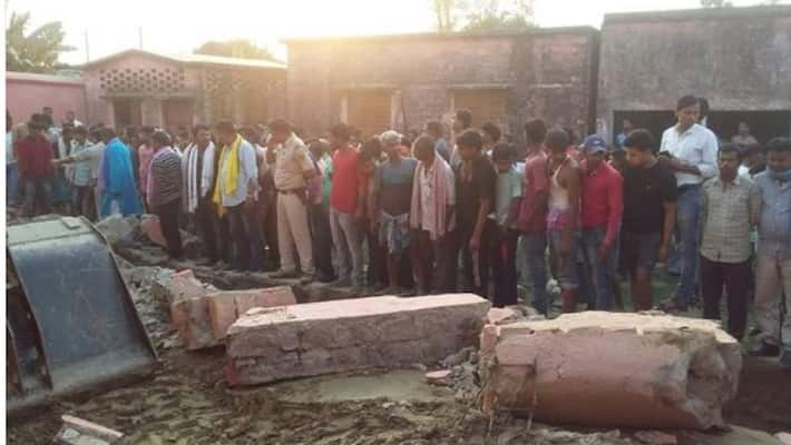 Government school wall collapses in Bihar, more than 10 buried below, 3 bodies have been removed so far ASA Government school wall collapses in Bihar, more than 10 buried below, 3 bodies have been removed so far ASA