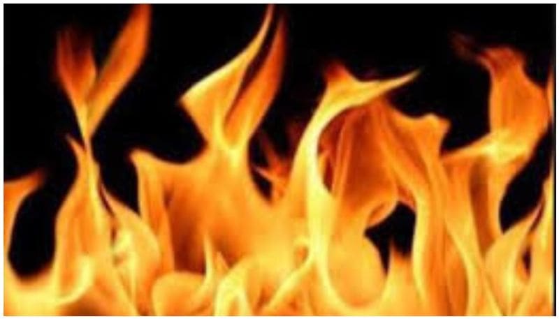 <p>১২ তলায় ওঠার কথা ছিল। তারপর বাকিটা হত সিঁড়ি দিয়ে উঠে। কিন্তু ভুল করে ১৩ তলায় উঠে যাওয়ায় ভয়ানক আগুনের গ্রাস প্রাণ হারান ৯। </p>