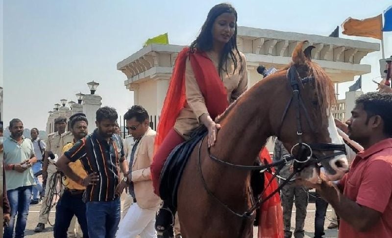 अंबा प्रसाद आईएएस बनना चाहती थीं जिसके लिए उन्होंने कोचिंग भी की है। साल 2014 में आईएएस की तैयारी करने के लिए अम्बा दिल्ली चली गई थीं। अम्बा ने कुछ महीने ही कोचिंग ली लेकिन उनके पिता पर लगे गंभीर राजनीतिक आरोपों के कारण उन्हें वापस लौटन पड़ा। यहीं से उनका राजनीतिक करियर शुरू हो गया।