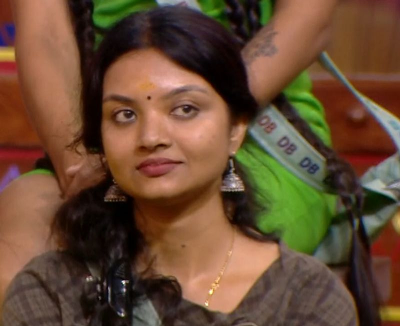 പ്രതിഷേധം അറിയിക്കേണ്ടയിടത്ത് അറിയിക്കുക, കണ്ണീരല്ല മനക്കരുത്ത് ആണ് വേണ്ടത്, പൂച്ചക്കുട്ടിയെ പോലെ വന്ന സൂര്യ പുലിക്കുട്ടിയായി മാറട്ടെയെന്നും മണിക്കുട്ടൻ ആശംസിച്ചു.