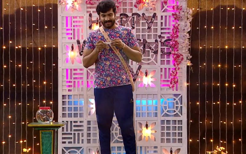 അനൂപ് കൃഷ്ണൻ ആഗ്രഹിച്ചതെന്ന പോലെ കിട്ടിയത് മജ്സിയ ഭാനുവിന്റെ പേരായിരുന്നു. ബിഗ് ബോസില് വന്ന് ആദ്യം അടുത്തത് പാത്തുവെന്ന് താൻ വിളിക്കുന്ന മജ്സിയയോടായിരുന്നുവെന്ന് അനൂപ് കൃഷ്ണൻ പറഞ്ഞു. തങ്ങള് പറയുന്ന പല കാര്യങ്ങളും ഒരുപോലെയാകുന്നുണ്ട്. ഒരു വീടിനുള്ളില് ഒതുങ്ങിക്കൂടുന്ന ഒരുപാട് സ്ത്രീകളുണ്ട്. അങ്ങനെയല്ല മജ്സിയ ഭാനു, അടുത്ത തലമറയിലെ കുട്ടിയുടെ ചിന്തയെ നല്ലതാക്കി മാറ്റാനാകുന്നത് അമ്മയ്ക്കാണെന്നും അനൂപ് കൃഷ്ണൻ പറഞ്ഞു.