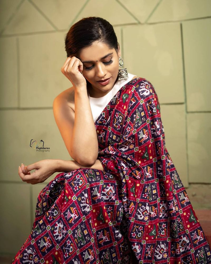 రష్మీ గౌతమ్ గ్లామర్ ఫోటోలు.