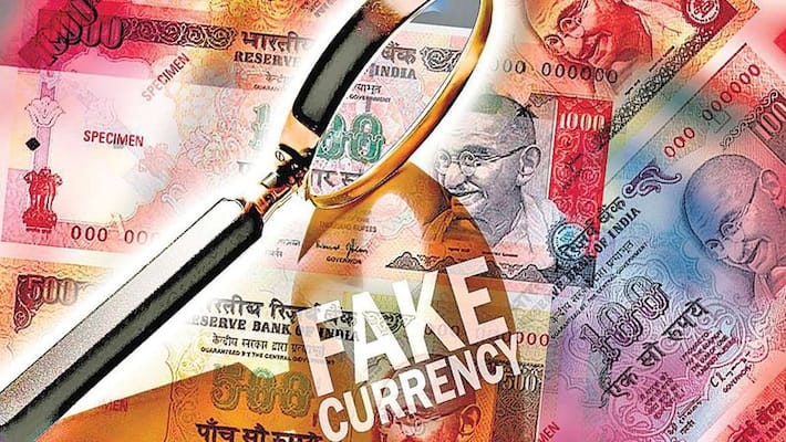 Two arrested for giving fake notes and putting petrol .. Police web to catch gang .. Two arrested for giving fake notes and putting petrol .. Police web to catch gang ..