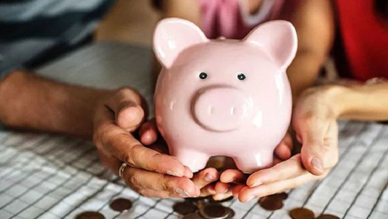 पोस्ट ऑपिस के टाइम डिपॉजिट स्कीम के तहत कम से कम 1000 रुपए से अकाउंट खोला जा सकता है। इसमें 100 के मल्टीपल में कोई जितना चाहे, पैसा जमा करा सकते है। इसमें अमाउंट की कोई लिमिट नहीं है। (फाइल फोटो)
