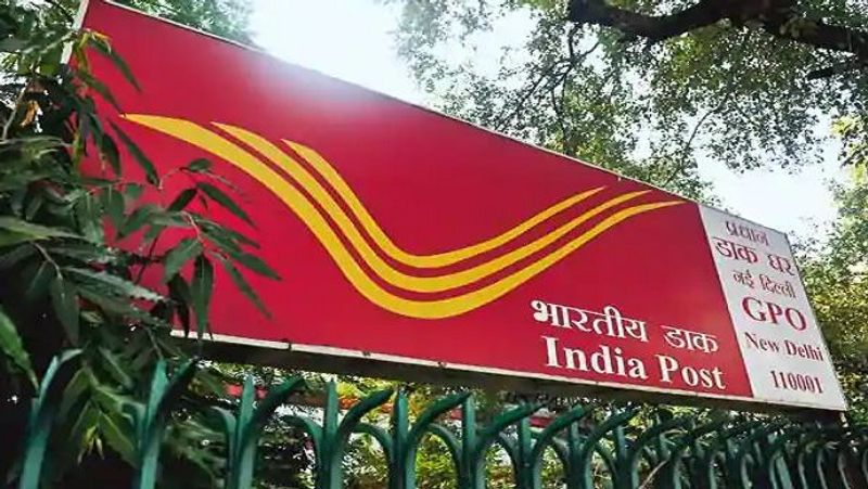 इंडिया पोस्ट (India Post) की वेबसाइट पर दी जानकारी के मुताबिक, पोस्ट ऑफिस के टाइम डिपॉजिट अकाउंट में 1 साल, 2 साल, 3 साल और 5 साल के लिए पैसा जमा कराया जा सकता है। इसमें 1 से 3 साल तक के लिए 5.5 फीसदी सालाना ब्याज दर है। (फाइल फोटो)