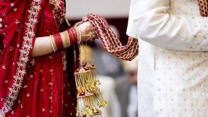 Viral video of Hindu Girl who was kidnapped by Muslim whom she tied rakhi but after conversion forcibly married her in Pakistan DHA Viral video of Hindu Girl who was kidnapped by Muslim whom she tied rakhi but after conversion forcibly married her in Pakistan DHA