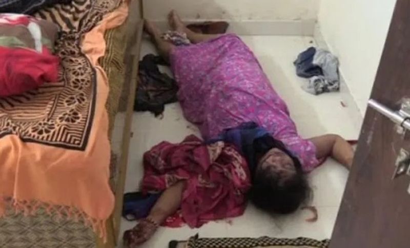 पड़ोसियों ने गोली की आवाज सुनकर पुलिस को जानकारी दी। पुलिस ने फिलहाल पल्लवी की सास और देवर को हिरासत में ले लिया है, जबकि मृतका का पति कुछ दिन पहले ही अन्य मामले में गिरफ्तार है। (प्रतीकात्मक फोटो)