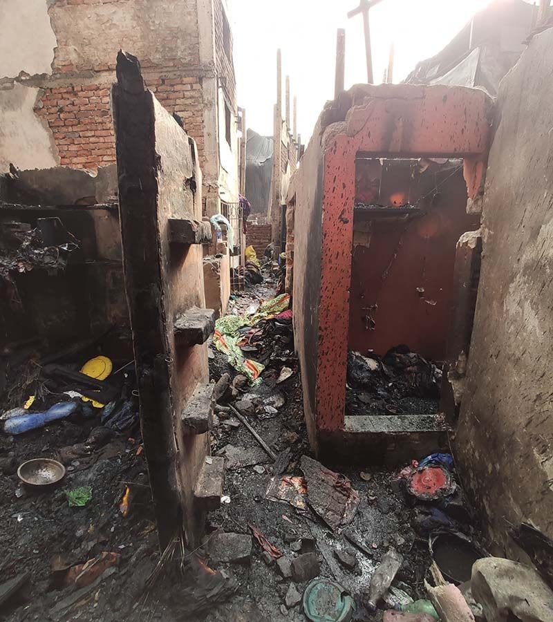 বাগবাজার হাজার বস্তি অগ্নিকাণ্ড- চলতি বছরের জানুয়ারি মাসে বাগবাজার ব্রিজের কাছে বস্তিতে আগুন লাগে। উত্তুরে হাওয়ায় আগুন দ্রুত ছড়িয়ে পড়ে। ফলে অল্র কিছুক্ষণেই পরিস্থিতি ভয়াবহ আকার ধারণ করে। এক ঘন্টার মধ্যেই বস্তির সম্পূর্ণ অংশ পুড়ে যায়। এই বস্তির পাশেই সারদা মায়ের বাড়ির অফিস ঘরেও আগুন ছড়িয়ে পড়ে। পুড়ে যায় অফিসের আসবাবপত্র। কালো ধোঁয়ায় ঢেকে যায় গোটা এলাকা। একের পর এক সিলিন্ডার বিস্ফোরণ ঘটে। যার ফলে আরও ভয়াবহ আকার ধারণ করে। পরে দমকলের ২৭টি ইঞ্জিনের দীর্ঘ ক্ষণ প্রচেষ্টায় আগুন নিয়ন্ত্রণে আসে।